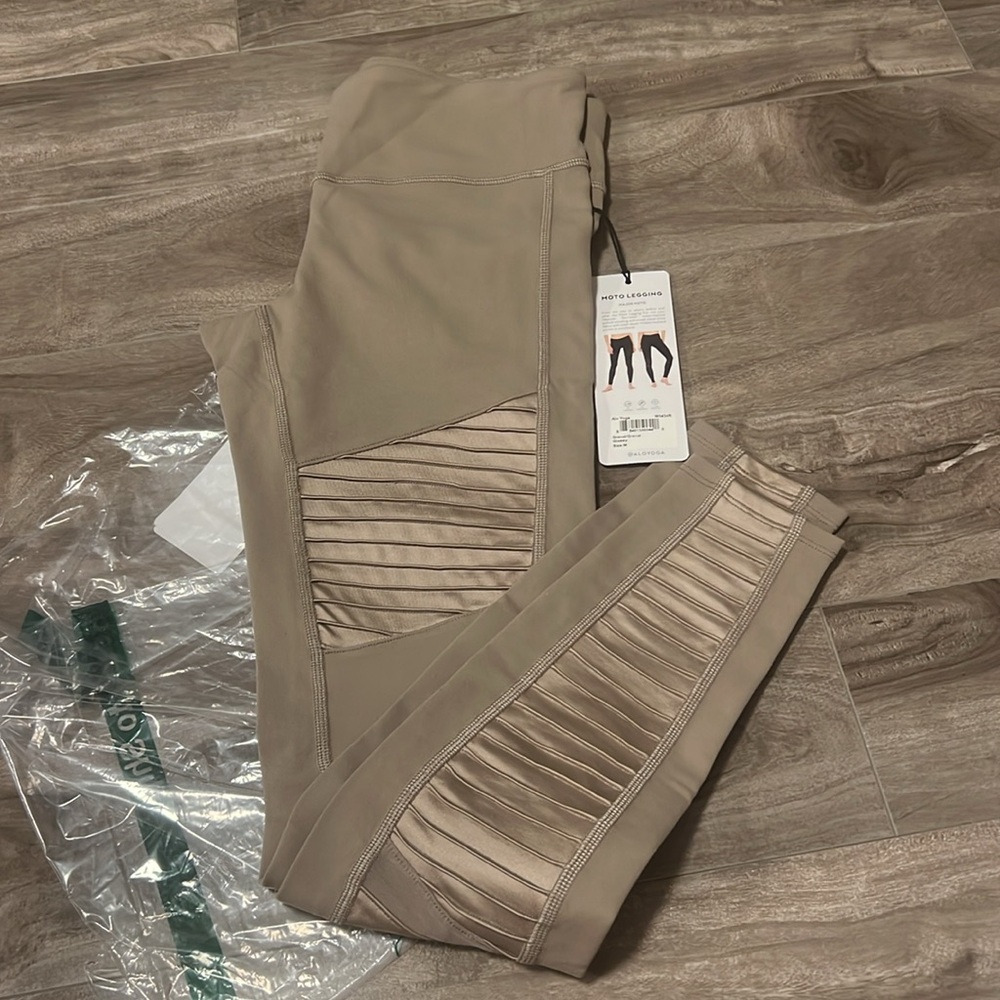🔥🔥ALO Moto Leggins - Picture 12 of 16